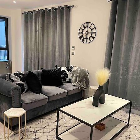 Stylish And Cosy 2 Bedroom Flat In London Borough of Croydon Exterior foto