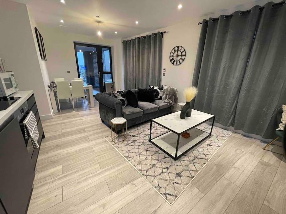 Stylish And Cosy 2 Bedroom Flat In London Borough of Croydon Exterior foto