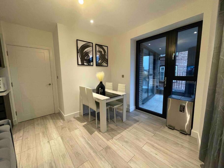 Stylish And Cosy 2 Bedroom Flat In London Borough of Croydon Exterior foto