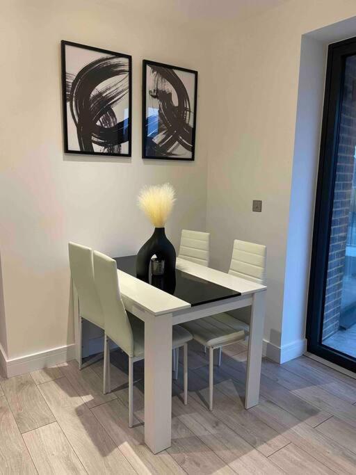Stylish And Cosy 2 Bedroom Flat In London Borough of Croydon Exterior foto