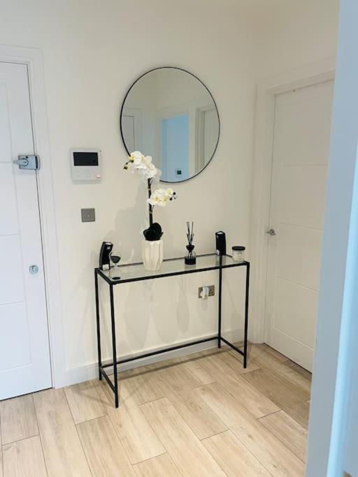 Stylish And Cosy 2 Bedroom Flat In London Borough of Croydon Exterior foto