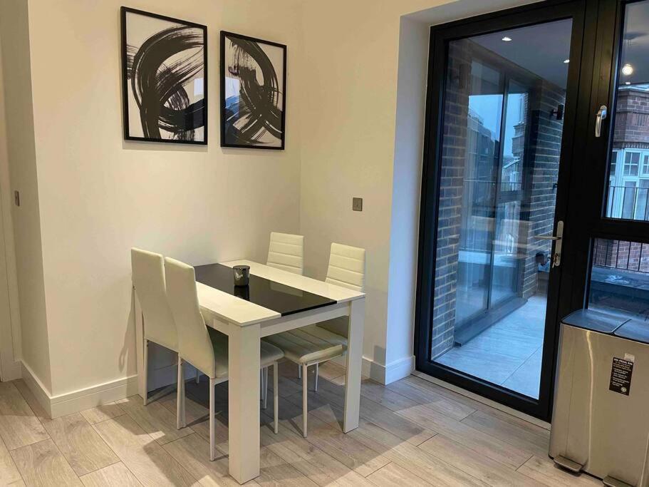 Stylish And Cosy 2 Bedroom Flat In London Borough of Croydon Exterior foto