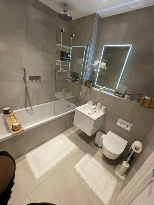 Stylish And Cosy 2 Bedroom Flat In London Borough of Croydon Exterior foto